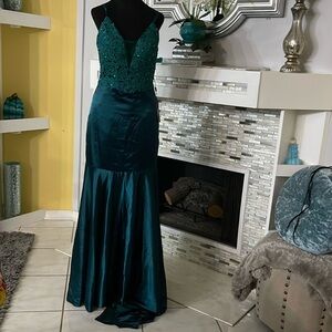 NWT Bailey Bridal (B&B) customized wedding/prom dress size 91 X 75 (size 10)